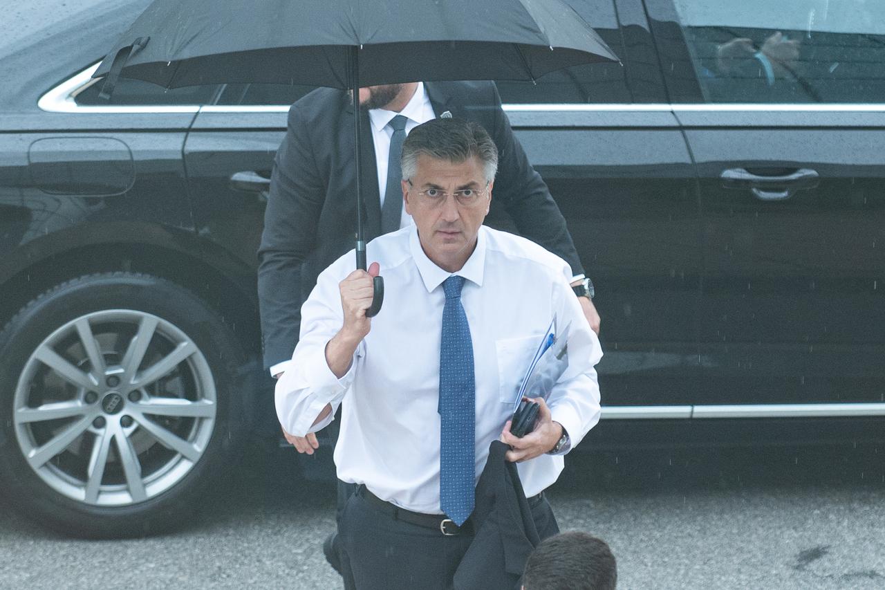 Zagreb: Dolazak ministara na sjednicu Vlade