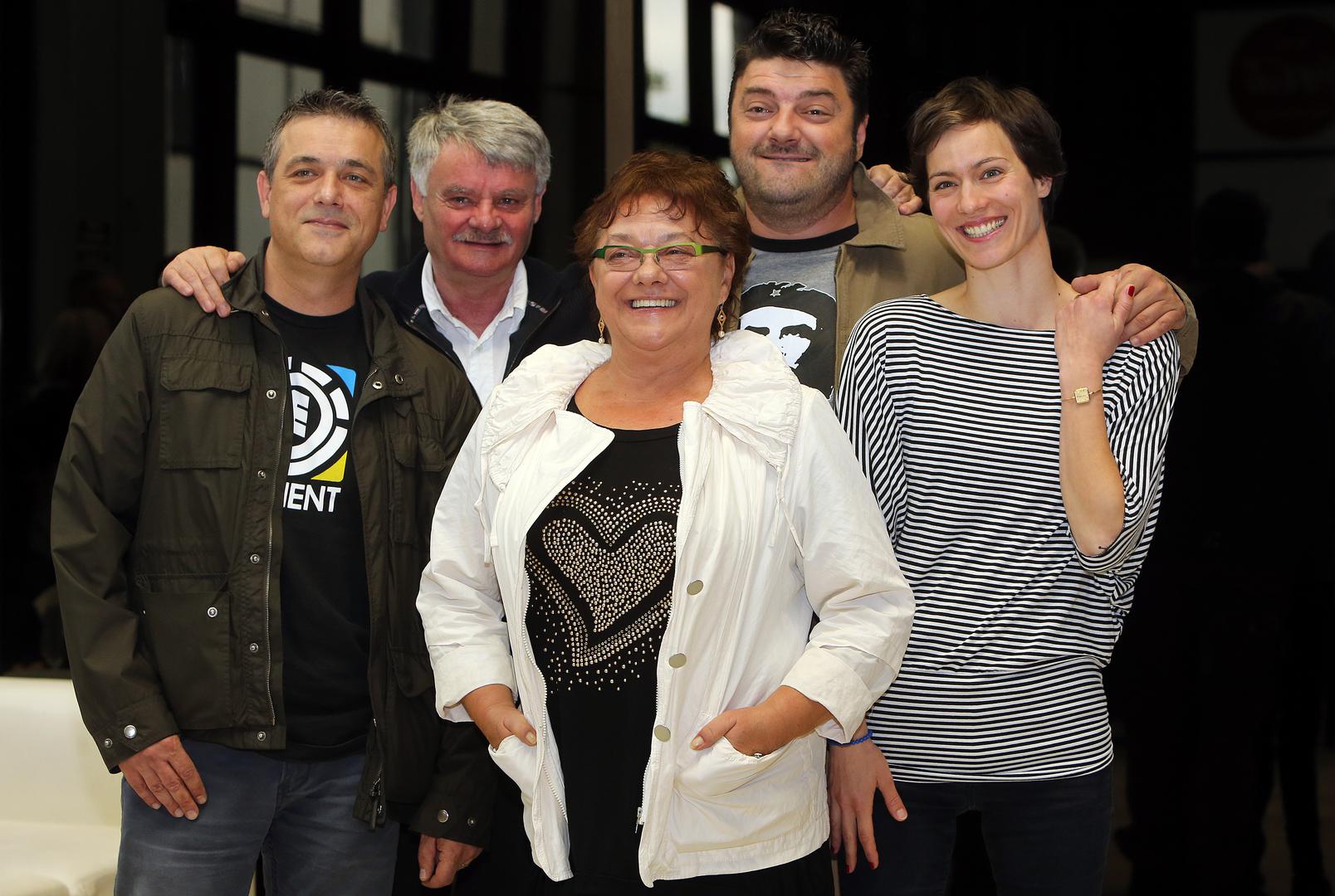 Rođen u Donjoj Mahali kraj Orašja, u obitelji poljoprivrednika, Gregurević je odrastao uz četvero braće i sestara.  Nakon završene srednje škole, na poticaj profesora Himze Nuhanovića, upisuje Akademiju dramske umjetnosti u Zagrebu, gdje diplomira 1978. godine.