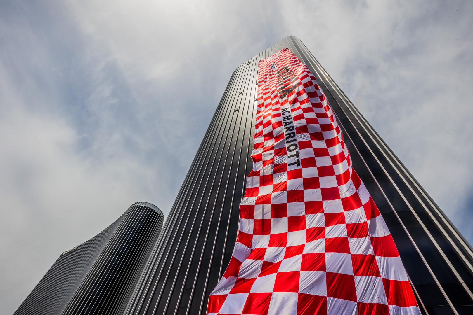 09.06.2024., Split - Postavljanje najvece zastave na najvecu zgradu u Hrvatskoj. Photo: Zvonimir Barisin/PIXSELL