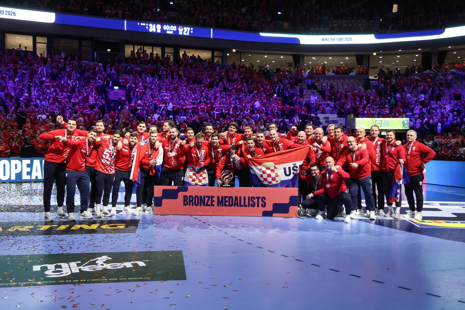 - EHF-ov Sud za rukomet donio je dvije odluke vezane uz incidente povezane s muškim EHF EURO 2026 prvenstvom, koji uključuju Hrvatski rukometni savez i članove hrvatske delegacije.