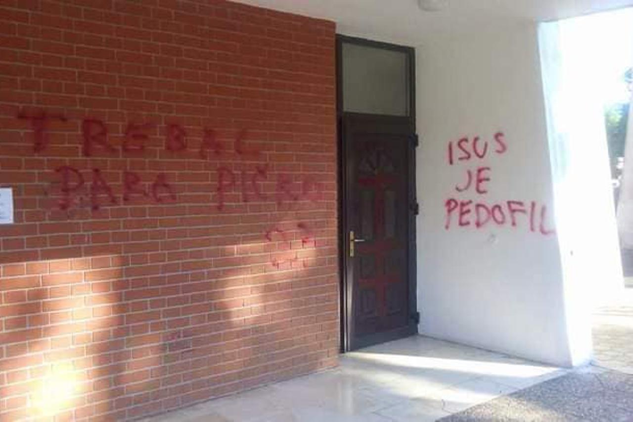 Poruke na crkvi u Bihaću