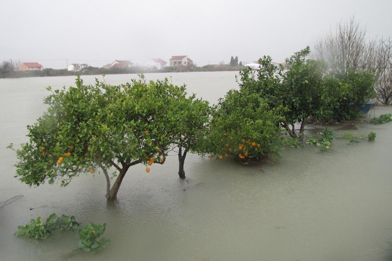 Metkovi?: U Metkovi?u proglašene mjere obrane od poplave