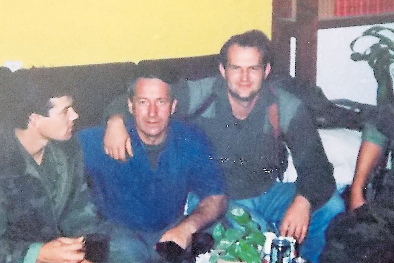 MARKO BABIĆ (desno pored Blage Zadre) ostao je u HV-u do 1997. Mirovinu je odbio, a preminuo je u 42. godini od posljedica moždanog udara