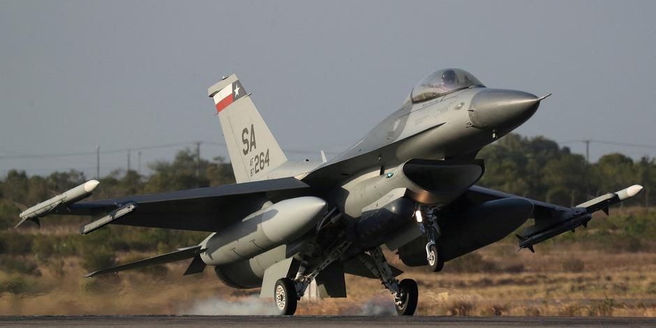 FILE PHOTO: A U.S. Air Force F-16 jet fighter takes off from an airbase during CRUZEX multinational air exercise in Natal