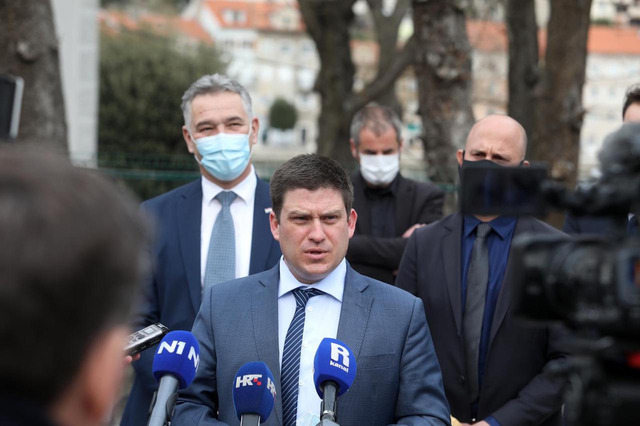 Bakar: Ministar Butković potpisao ugovor za obnovu luka i pomorskog dobra u PGŽ