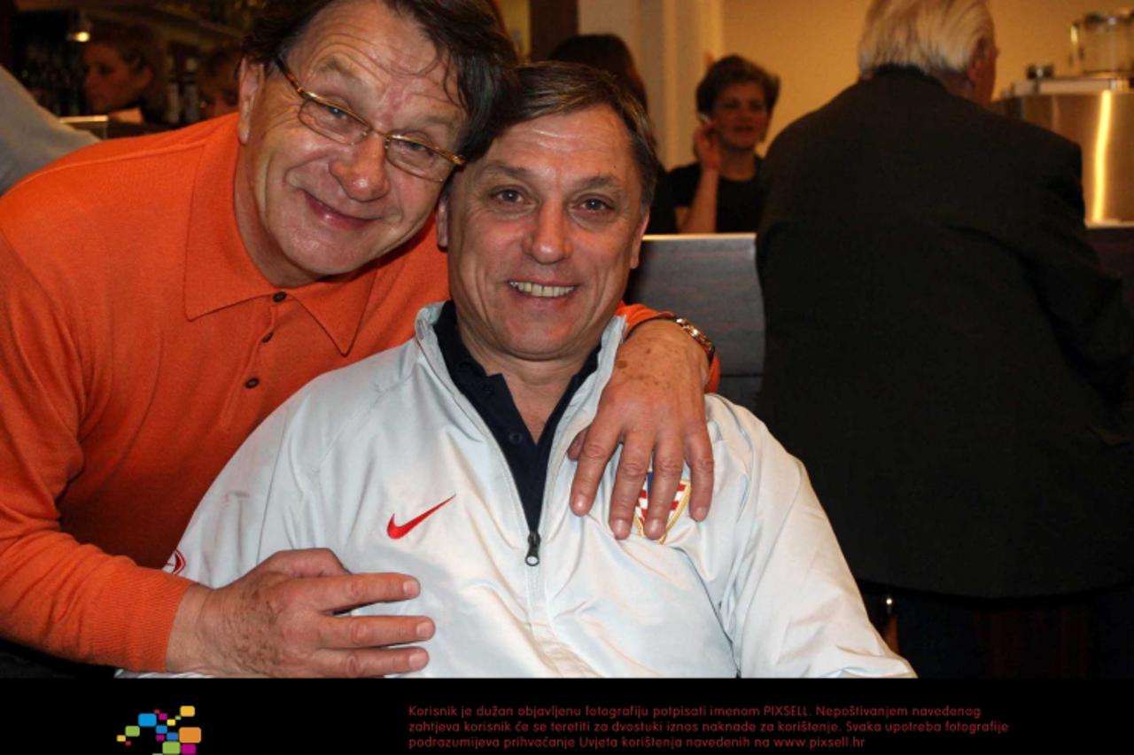 '28.02.2006., Basel - Zorislav Srebric povodom svog rodendana pocastio je novinare. Miroslav Ciro Blazevic i Zlatko Cico Kranjcar. Photo: Sanjin Strukic/24sata'