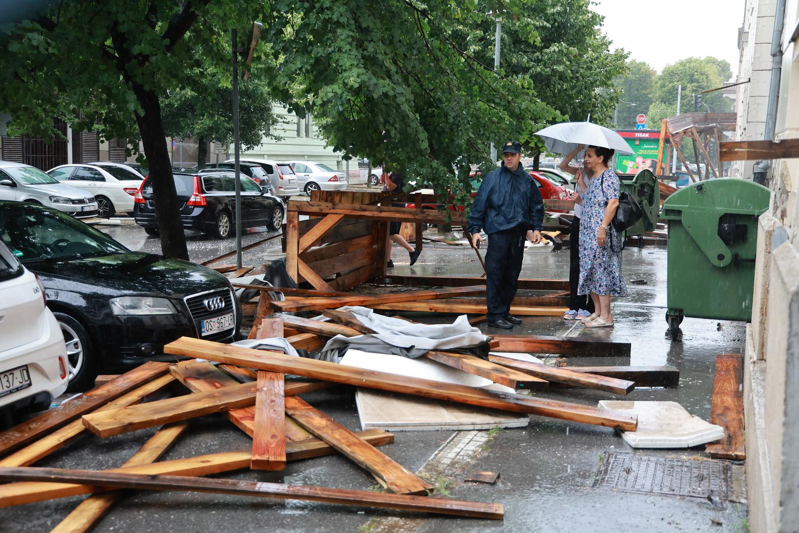 U odnosu na superćelijski oblak koji je pogodio Zagreb 19. srpnja prošle godine, današnje nevrijeme bilo je slabijeg intenziteta, ali opasnosti i štete i dalje su značajne, dodala je.