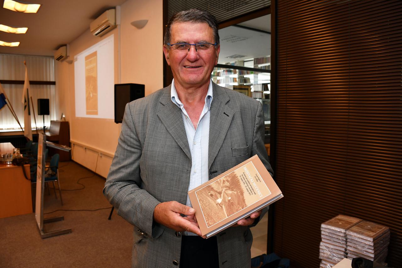 Slavonski Brod - Predstavljena knjiga "Briševački mučenici" autora Frane Piplovića i suautora Ive Atlije.