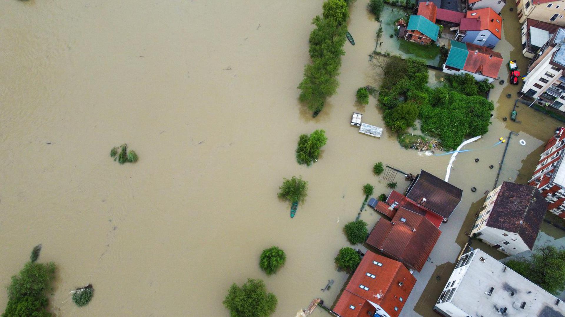 Pogled na Hrvatsku Kostajnicu čije područje je preplavila rijeka Una