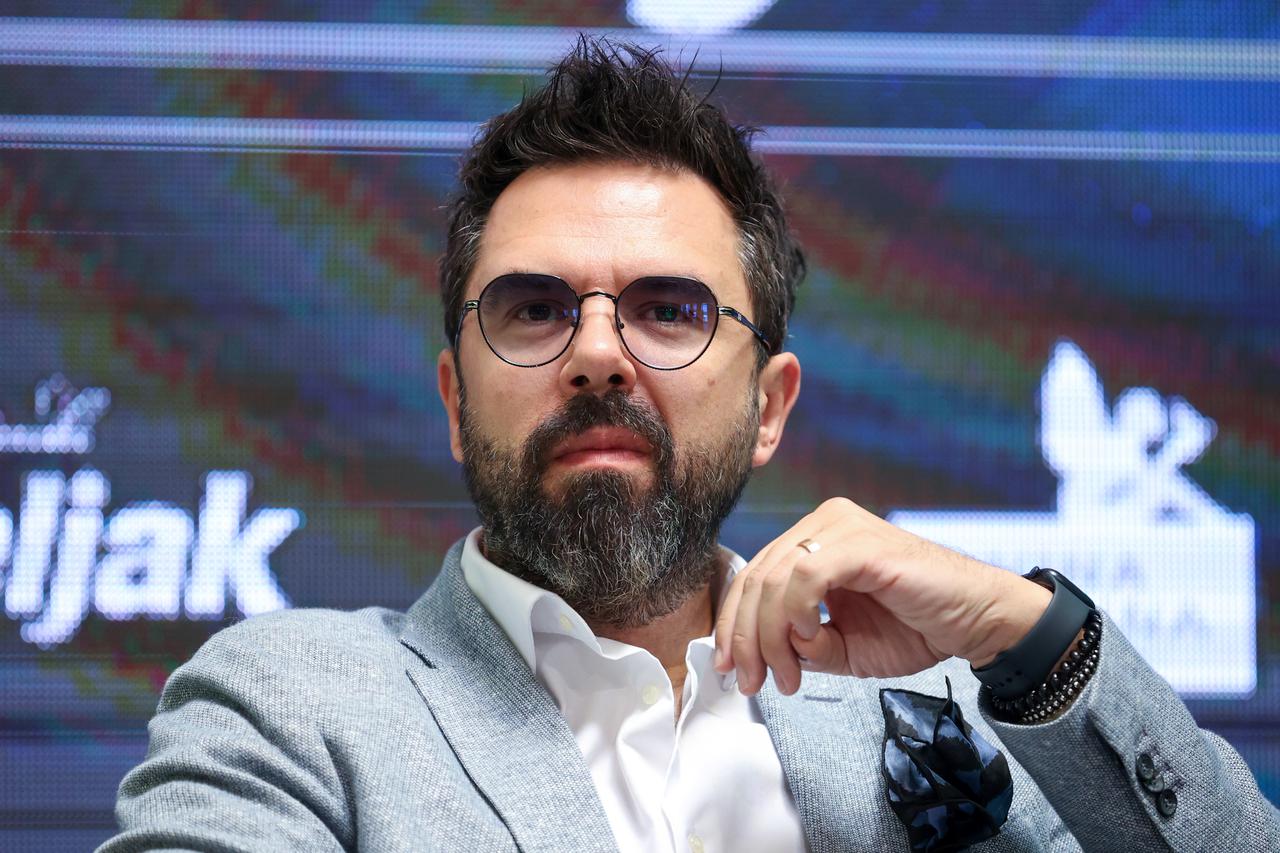 Sarajevo: Petar Grašo najavio je svoj koncert u kolovozu ispred sarajevske Vijećnice