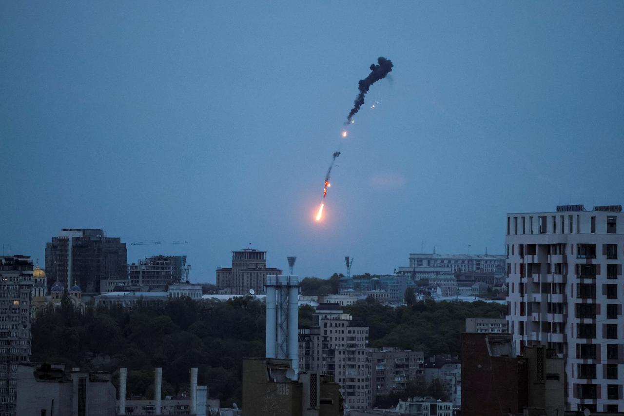 storyeditor/2023-05-05/2023-05-04T182334Z_1221052553_RC2UR0ARYPA6_RTRMADP_3_UKRAINE-CRISIS-ATTACK-KYIV.JPG
