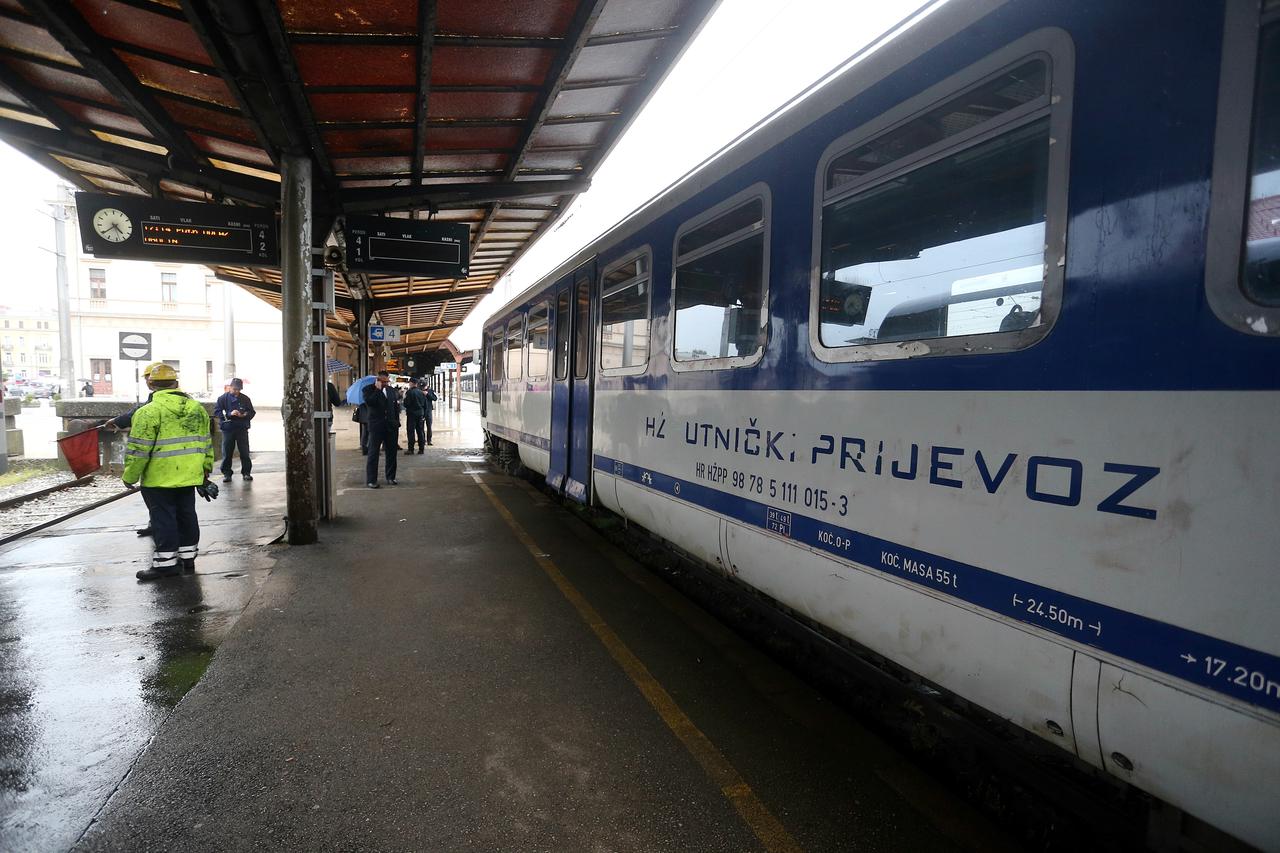 Zagreb: Putnički vlak se bez kočenja na Glavnom kolodvoru zabio u betonski blok