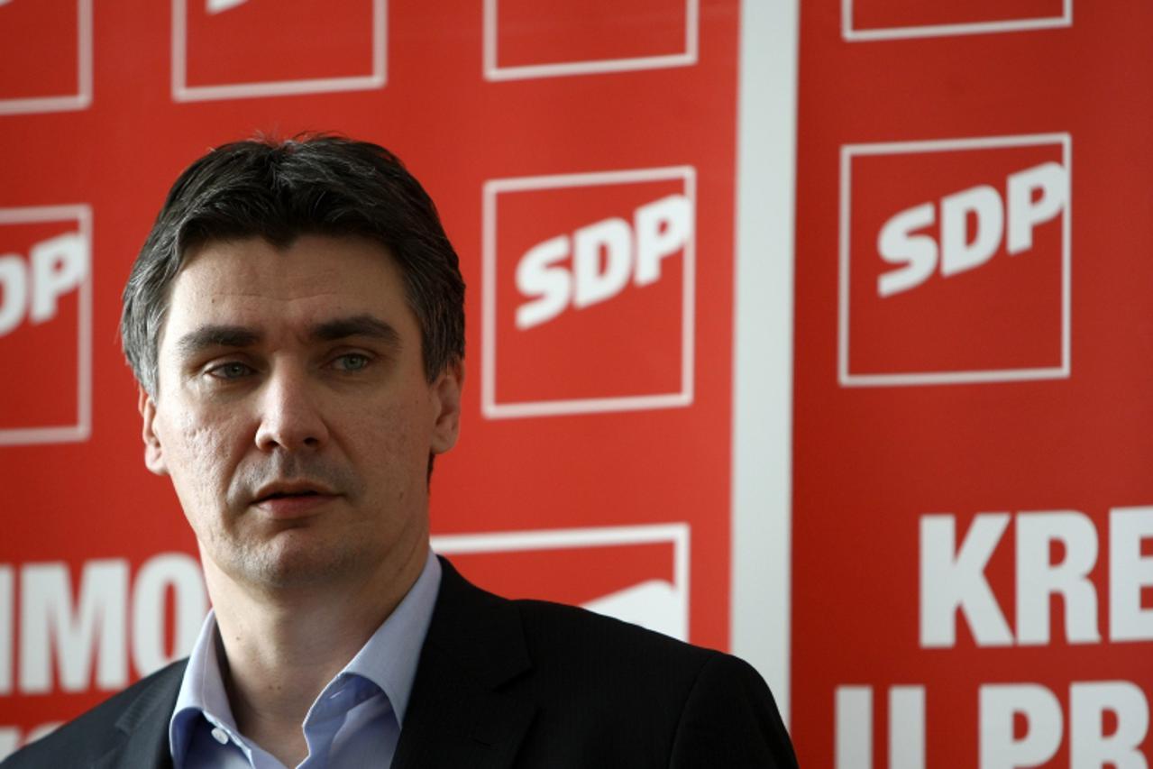 \'14.06.2010., Iblerov trg 9, Zagreb - sjediste SDP-a. Odgovor Zorana Milanovica na kritike Jadranke Kosor. Premijerka je rekla kako je Milanovicu lako gledati na krizu kad mu placica stigne svaki mje