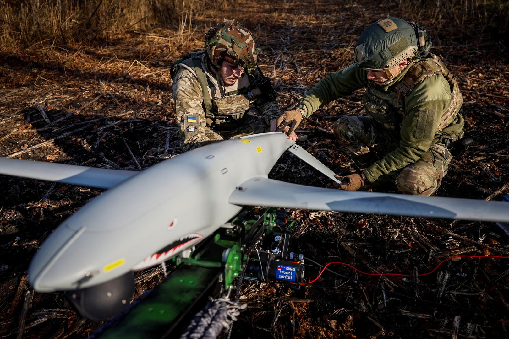 FILE PHOTO: Servicemen of the 15th Separate Artillery Reconnaissance Brigade of the Armed Forces of Ukraine prepare a Shark drone for launching, amid Russia's attack on Ukraine, in Kharkiv region, Ukraine, October 30, 2023. REUTERS/Alina Smutko/File Photo Photo: ALINA SMUTKO/REUTERS