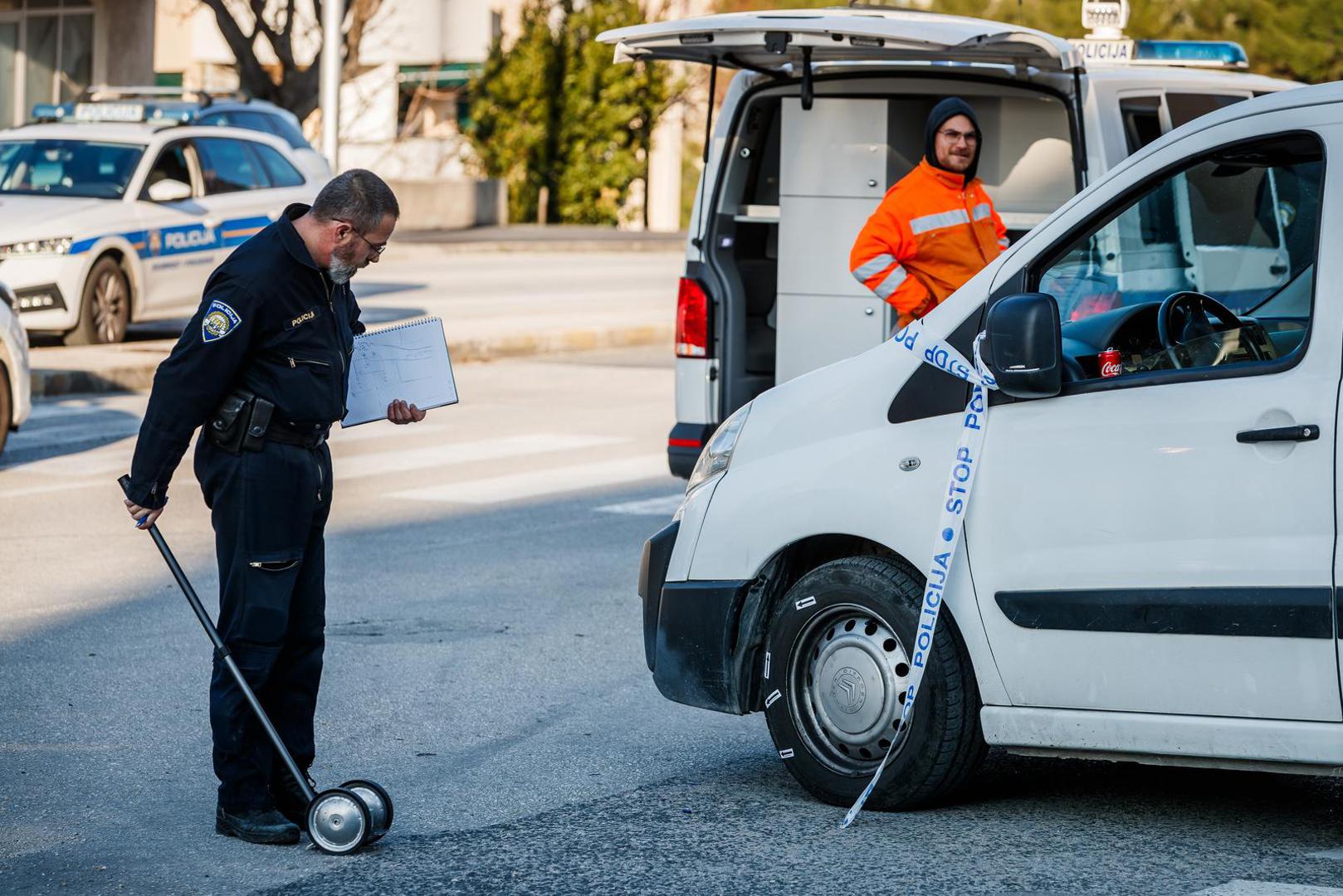 17.02.2025., Split - Na krizanju Vukovarske i Ninske ulice, kombi vozilo je naletilo na petero djece koja su prevezena u bolnicu. Photo: Zvonimir Barisin/PIXSELL