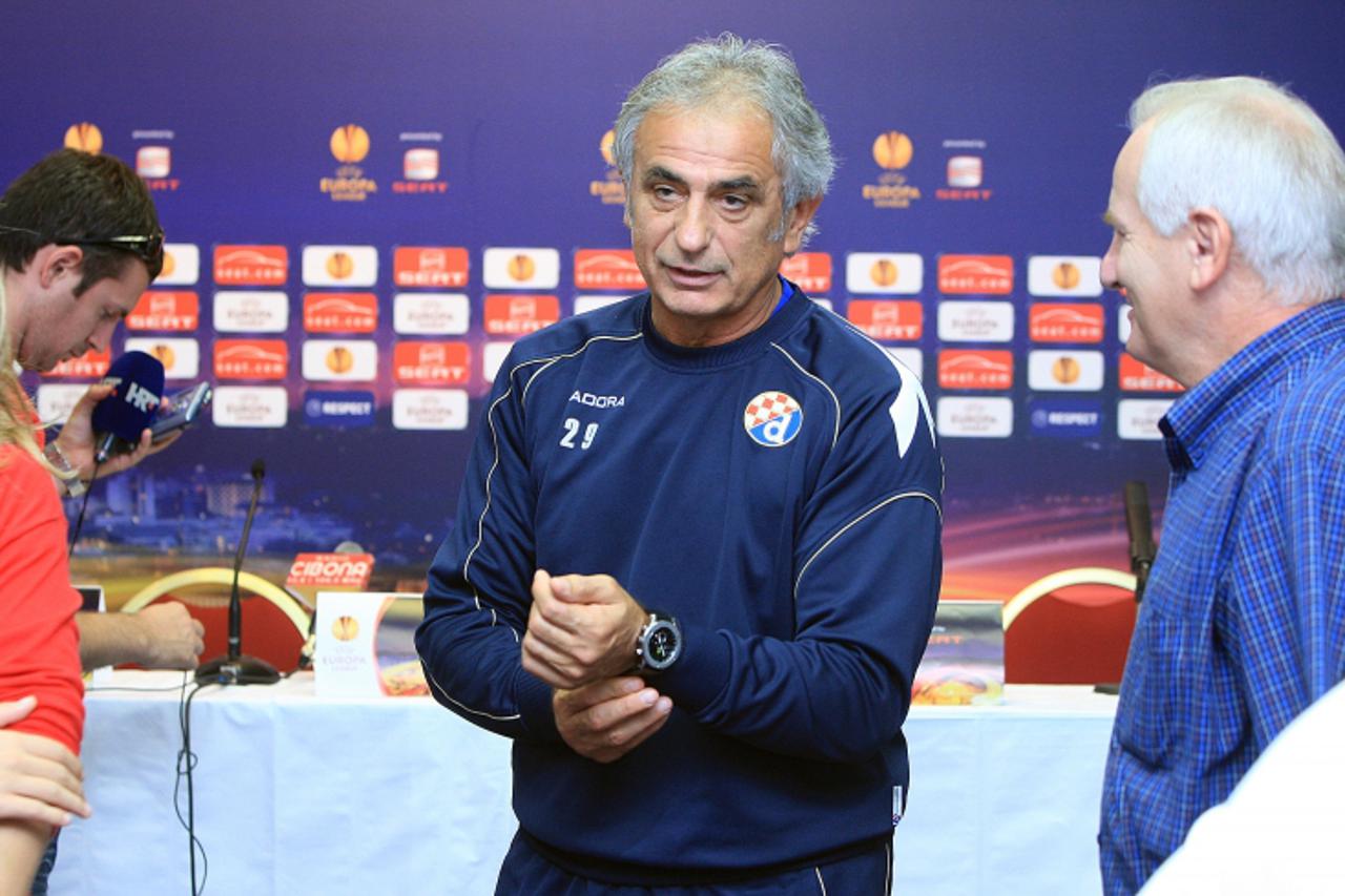 \'15.09.2010., Brezice, Slovenija - Trener NK Dinama Vahid Halilhodzic i igrac Igor Biscan odrzali su konferencija za novinare u hotelu Catez uoci sutrasnje utakmice protiv Villarreala. Photo: Igor Kr