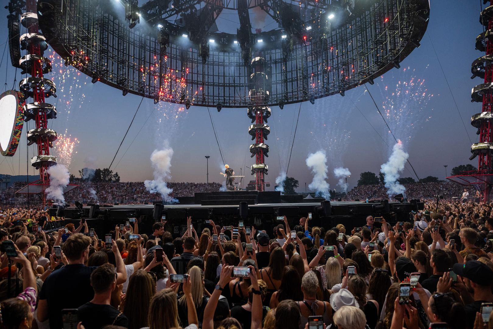 Nakon njihovog nastupa uslijedilo je 12 godina stanke od velikih koncerata na Hipodromu, sve do lani kada je ondje nastupio Ed Sheeran.