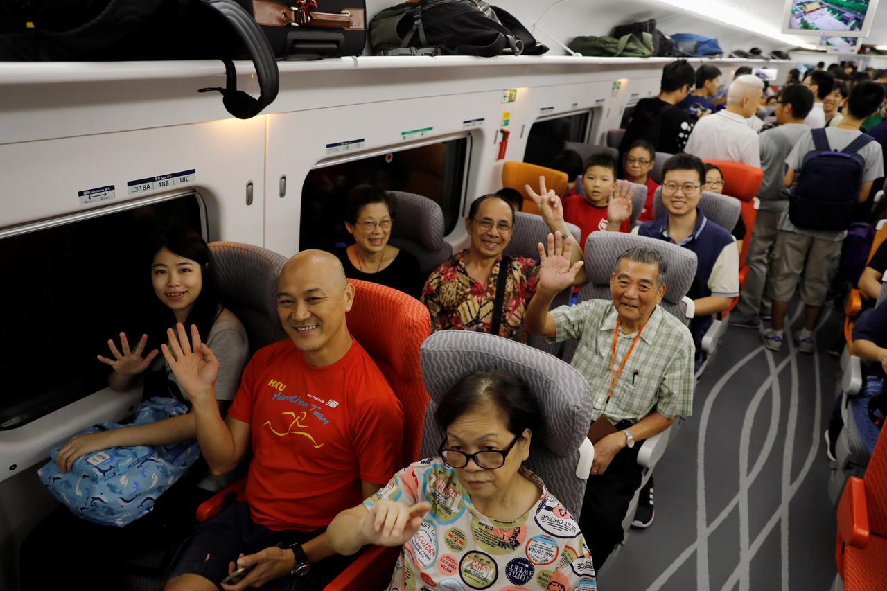 Kina super vlakom spojila Hong Kong s kopnom