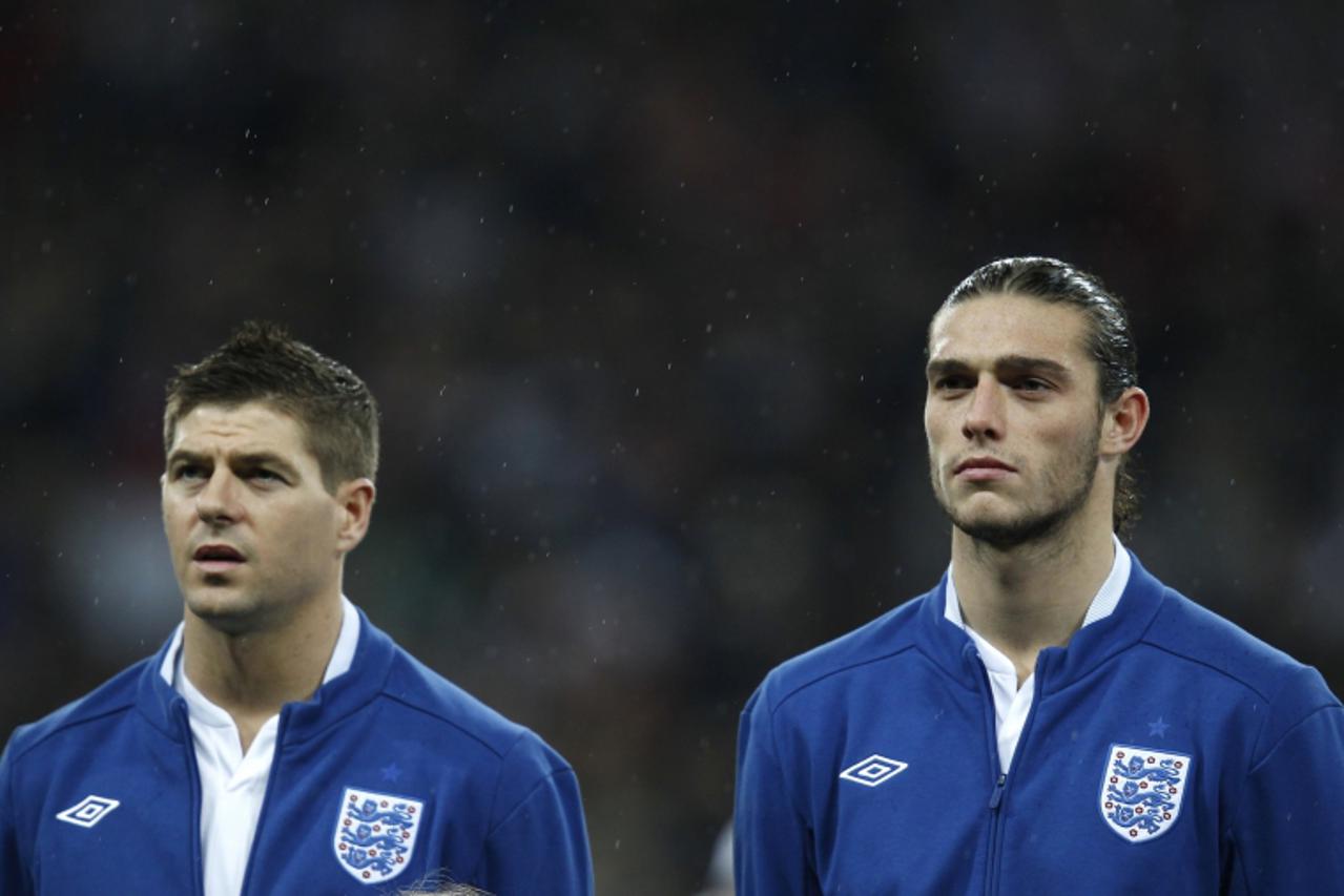 \'England\'s Andy Carroll and Steven Gerrard (L) are seen before the international friendly soccer match against France at Wembley Stadium in London November 17, 2010.    REUTERS/Eddie Keogh      (BRI