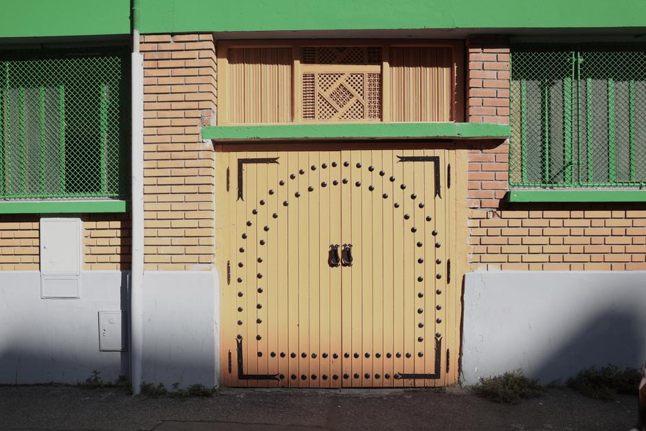 Ispred džamije u Parizu ostavljena svinjska glava