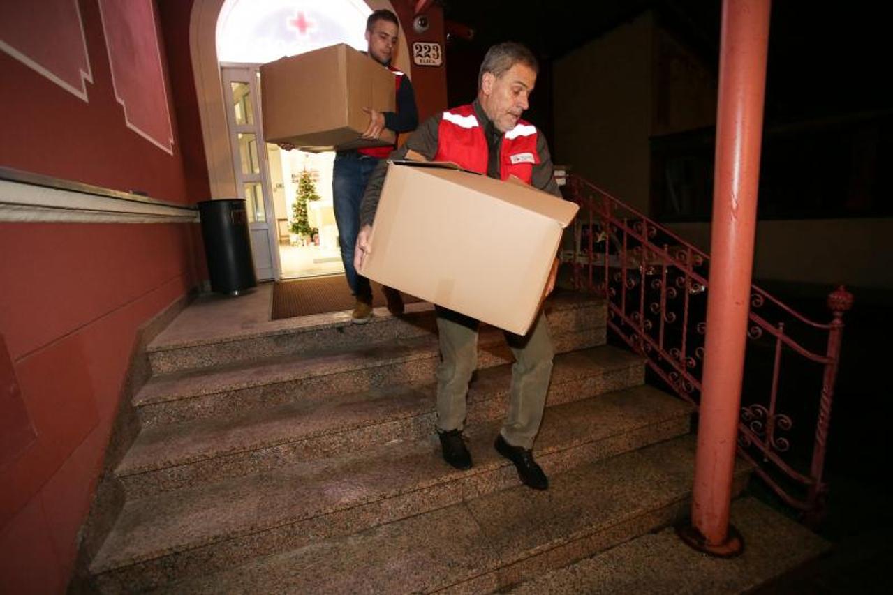 Bandić s Crvenim križem krenuo u Gunju