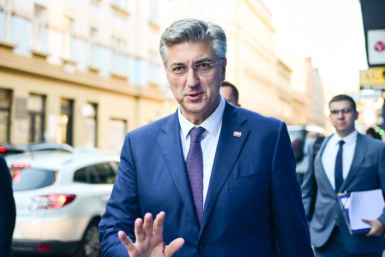 Zagreb: Dolazak na zajedničku sjednicu Predsjedništva i Nacionalnog odbora HDZ-a.