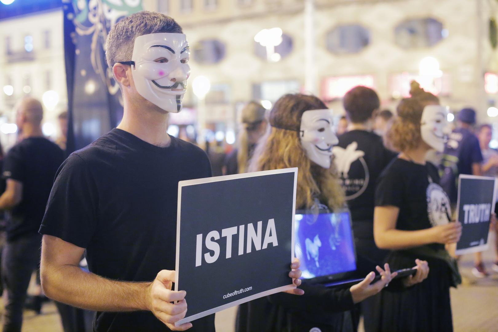 U sklopu ZeGevege festivala na Trgu bana Josipa Jelačića u Zagrebu održan je mirni prosvjed za prava životinja, prva regionalna Kocka istine (Cube of truth).