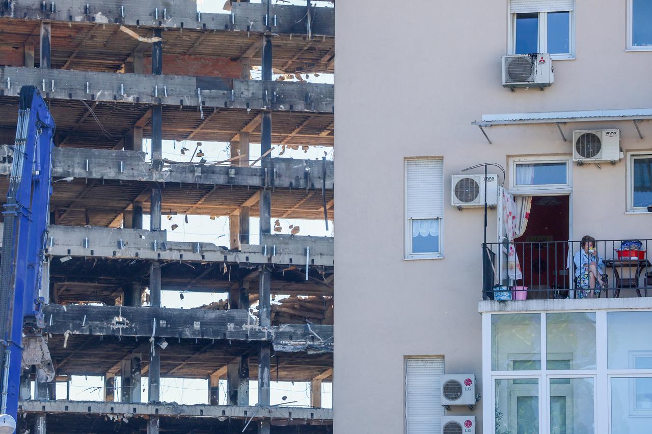 Zagreb: Zbog uklanjanja sjevernog dijela nebodera Vjesnik zatvoren je promet Slavonskom avenijom u oba smjera