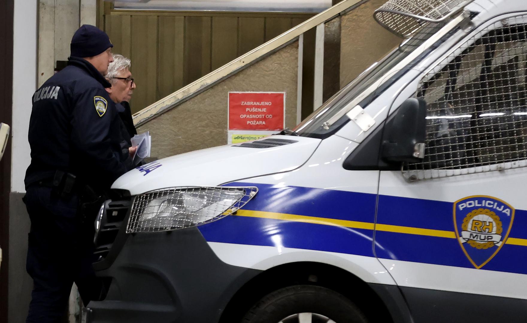 Osim nje, na ispitivanje su privedeni i Nenad Eror te Damir Raos. Istražitelje zanima njihova uloga u rukovanju velikim količinama gotovine, uključujući nošenje novca u torbama, kao i trošenje oko pola milijuna eura na luksuzne torbice, odjeću i nakit.

