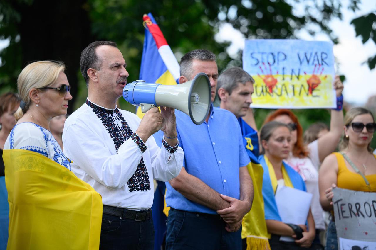 Na Trgu dr. Franje Tuđmana organiziran prosvjed zbog pokolja ukrajinskih zarobljenika