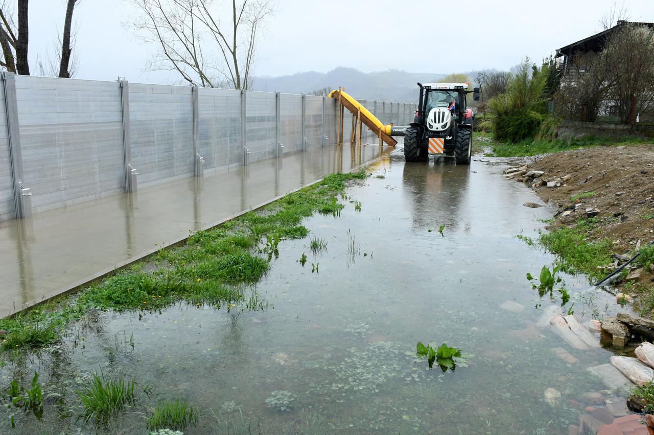 Na području Hrvatske Kostajnice uvedeno izvanredno stanje zbog poplave