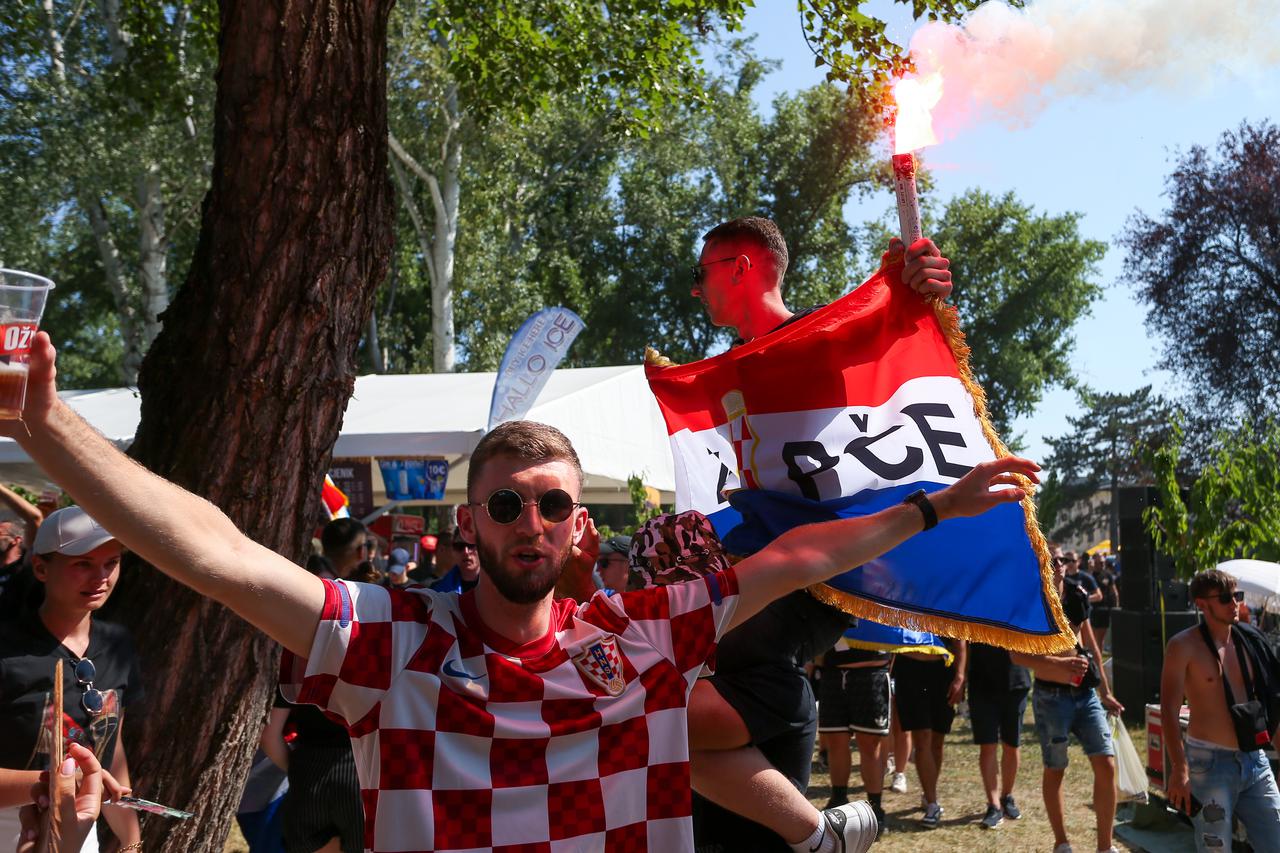 Zagreb: Obožavatelji u fan zonama gdje čekaju ulazak u Hipodrom