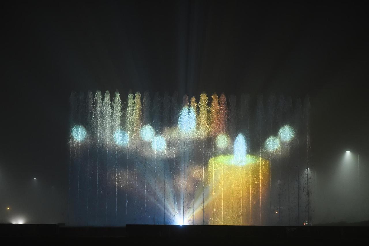 Zagrebačke fontane prigodno su osvijetljene uoči Svih svetih