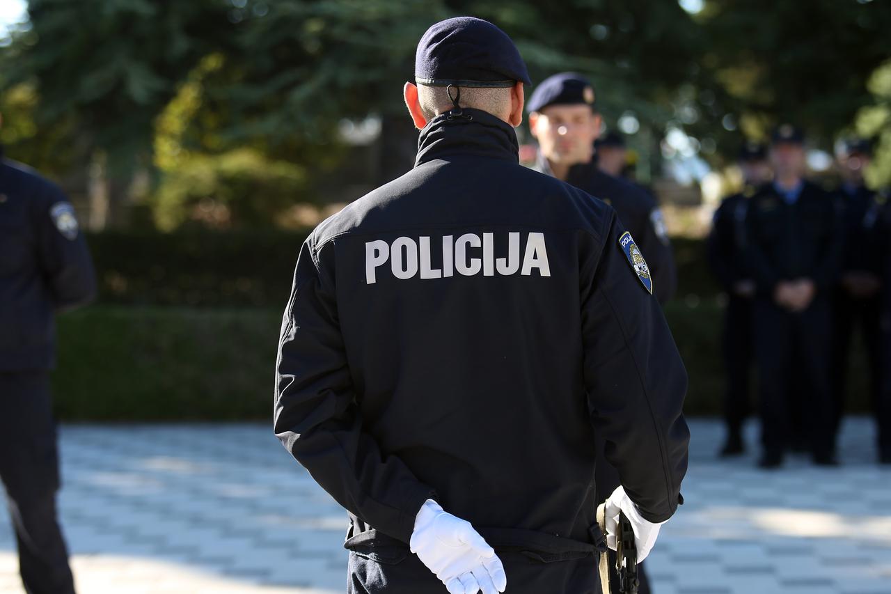 POlicija