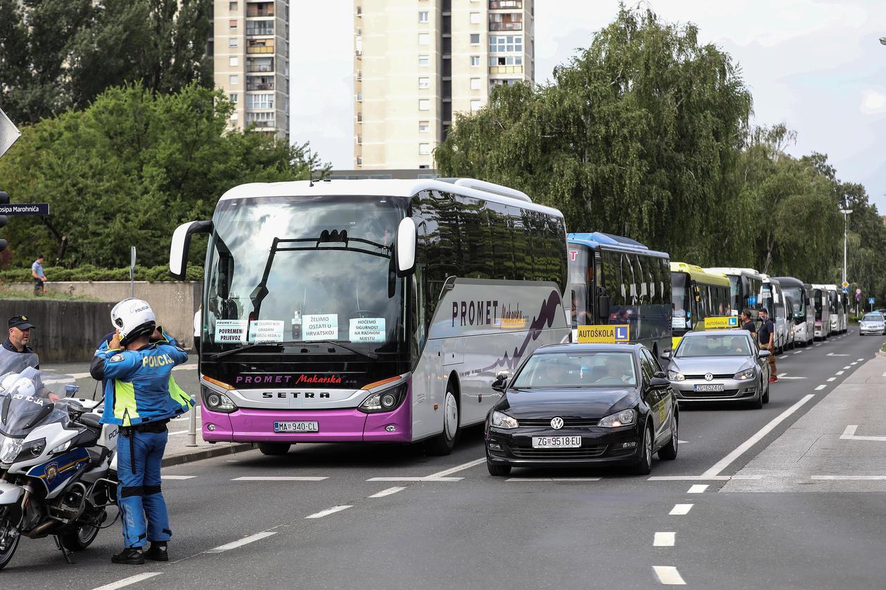 Prosvjedna vožnja autobusima od Velesajma do Ministarstva mora, prometa i infrastrukture