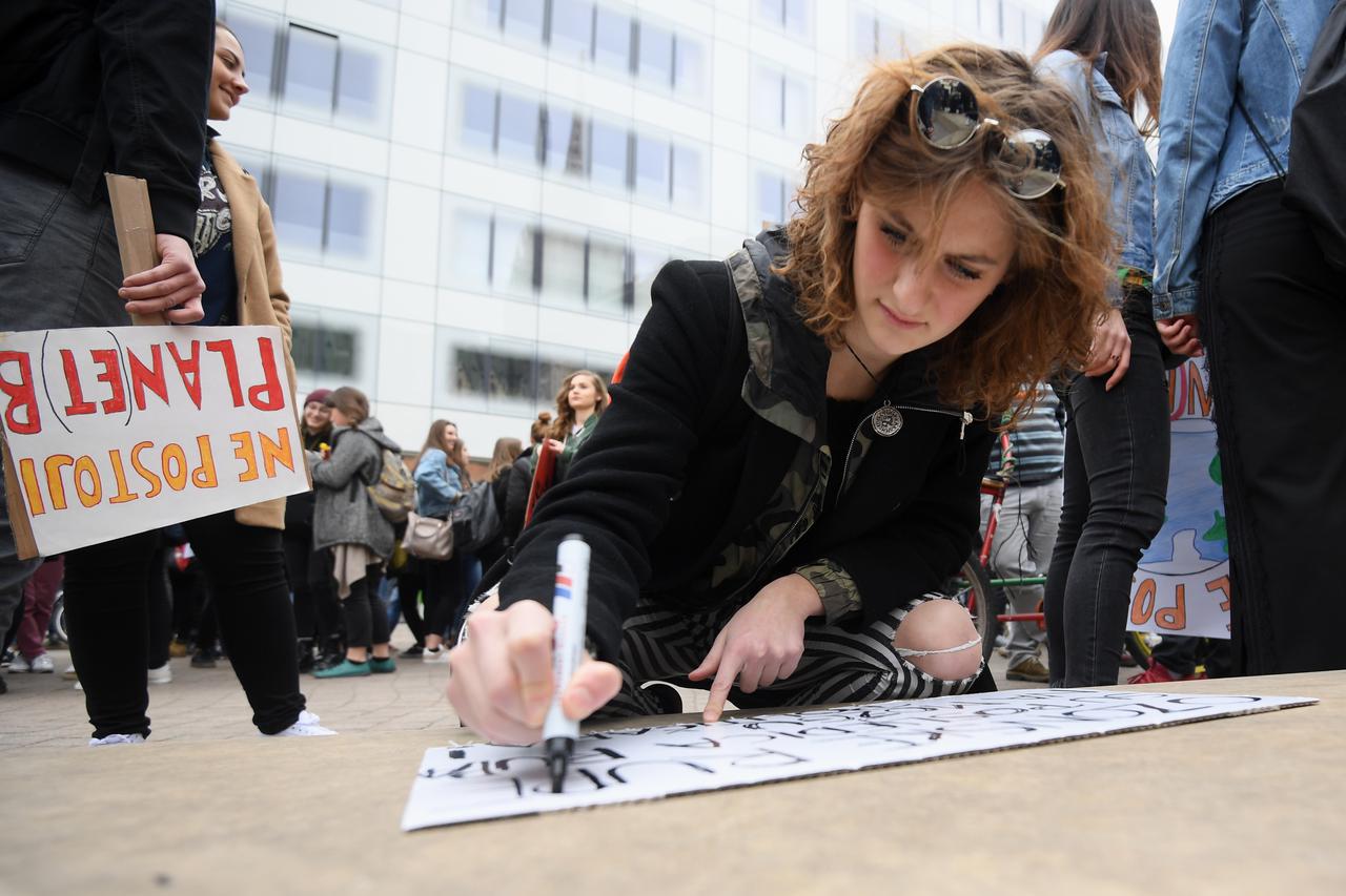 Prosvjed učenika srednjih škola "Klimatske promjene traže naše promjene"