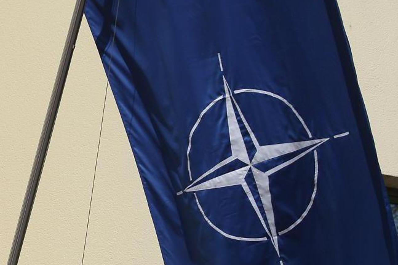 Hrvatska i NATO zastava
