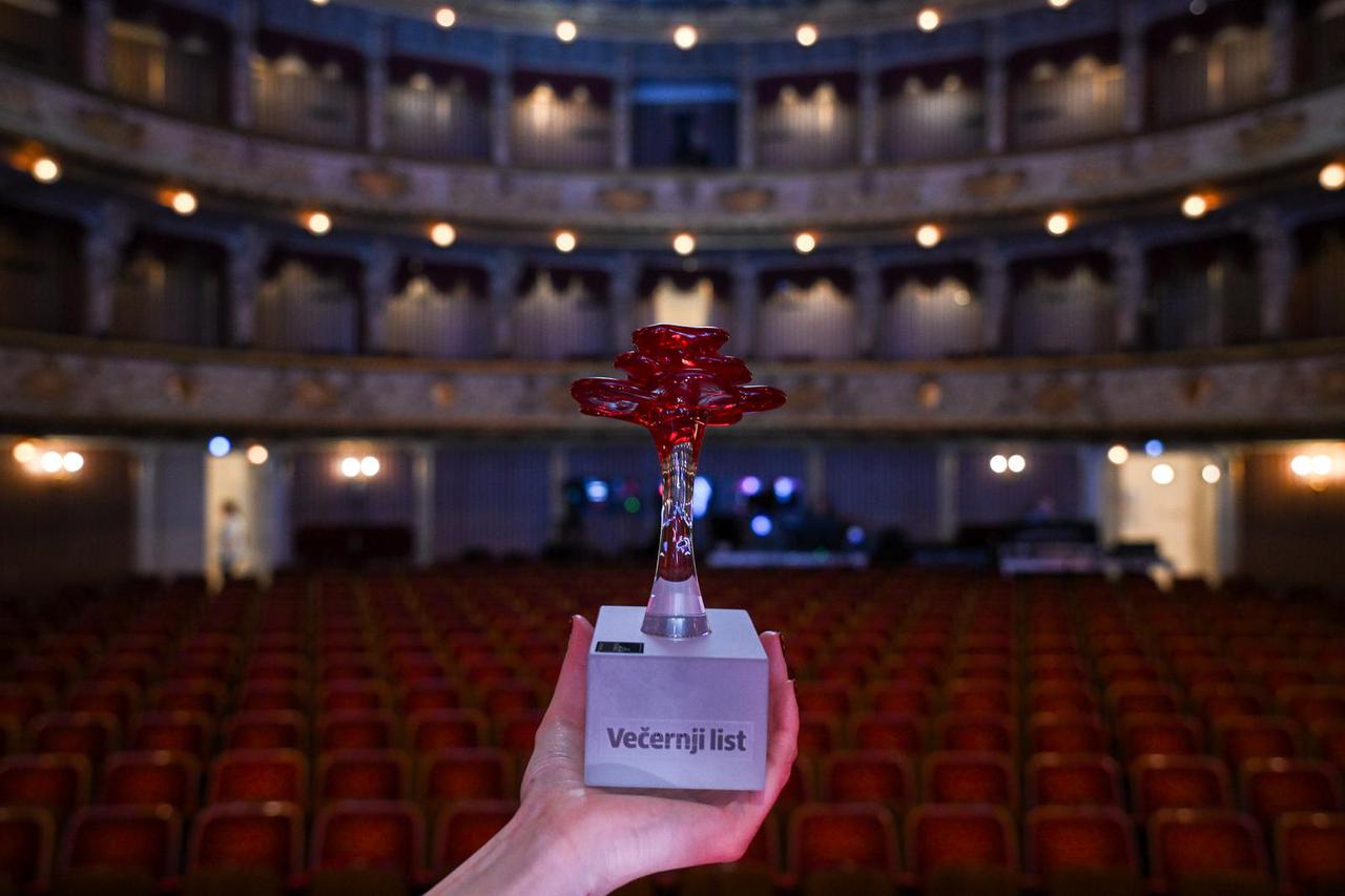 Zagreb: Statua medijske nagrade "Večernjakova ruža" 