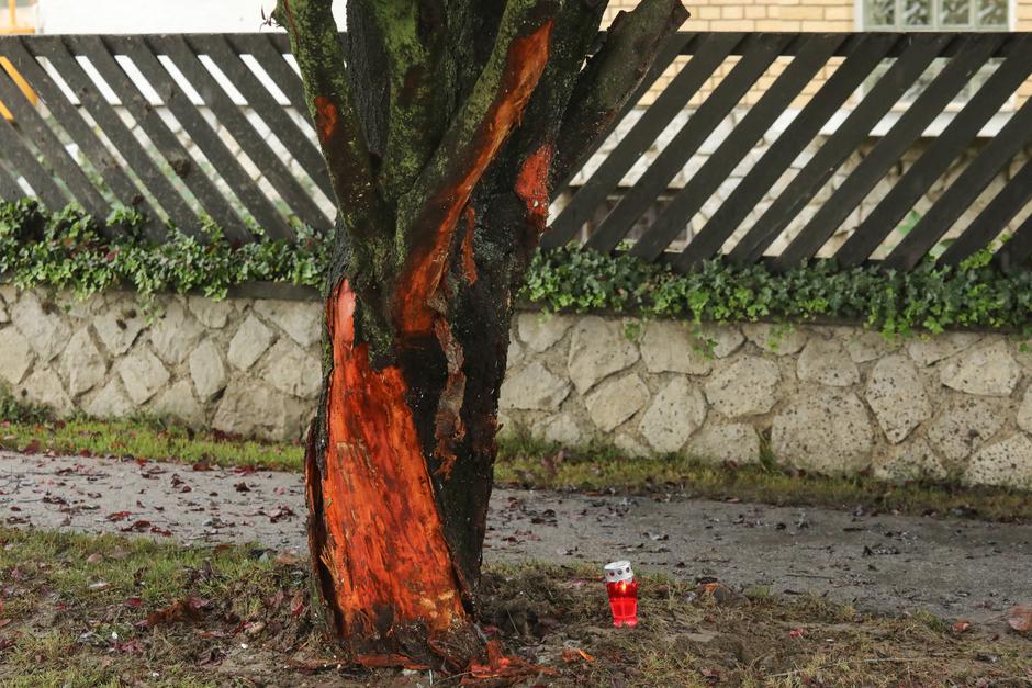 Vinkovci: Mjesto prometne nesreće u kojoj su poginule dvije osobe