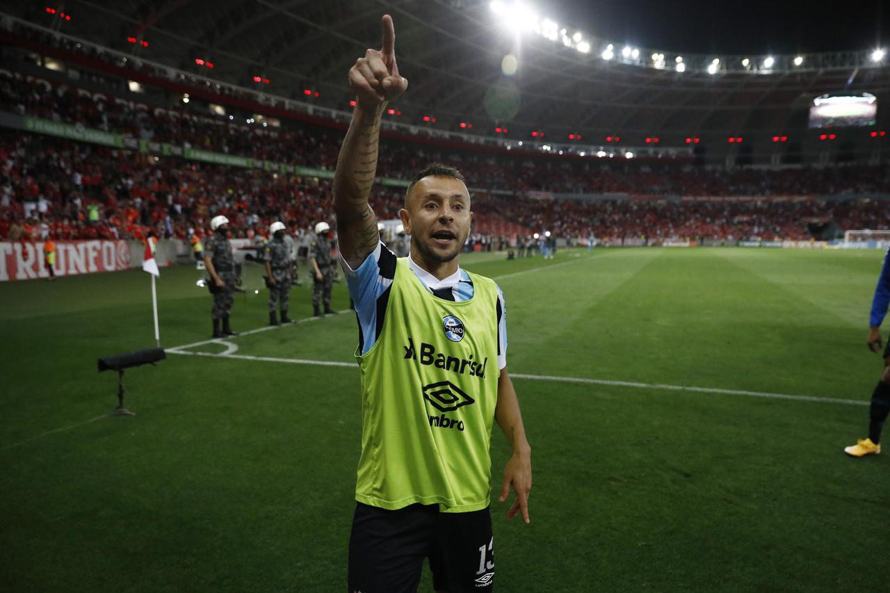 Brasileiro Championship - Internacional v Gremio