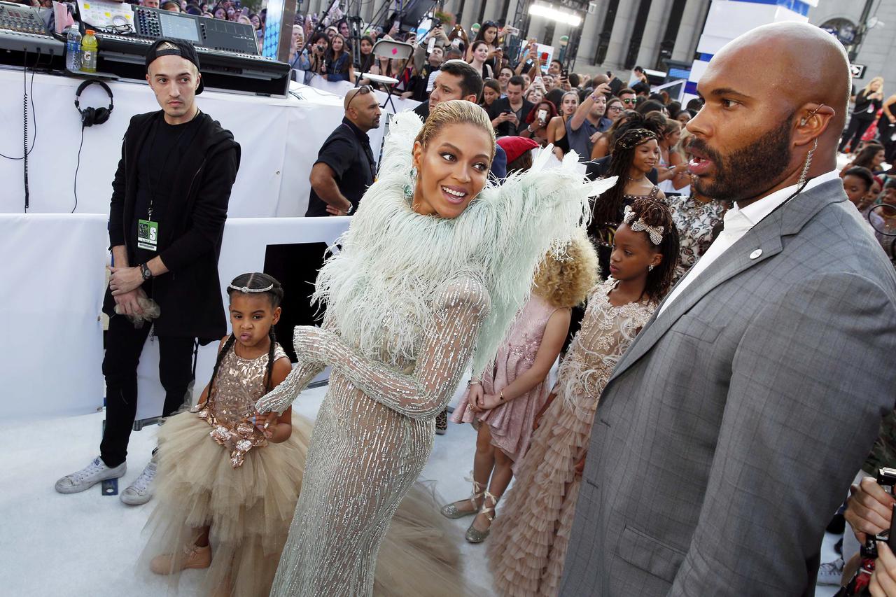Beyonce arrives at the 2016 MTV Video Music Awards in New York, U.S., August 28, 2016.  REUTERS/Lucas Jackson