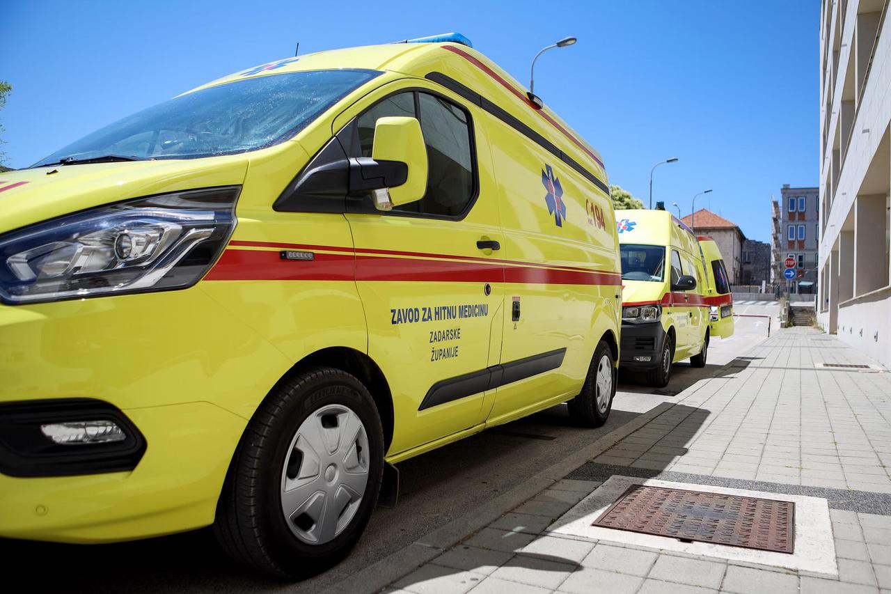 Zadar: Vozači Hitne pomoći sirenama podržali prosvjed i uhićenog kolegu