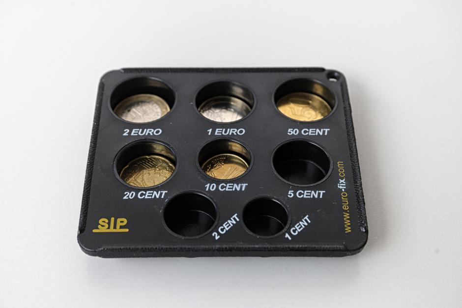 Pametni organizator za kovanice