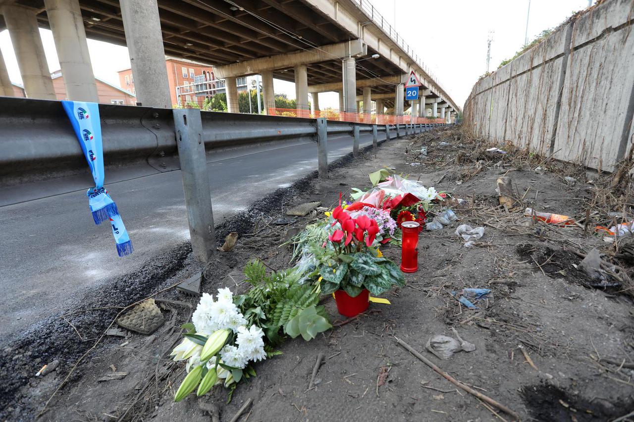 Mestre: Cvijeće na mjestu pogibije putnika iz autobusa