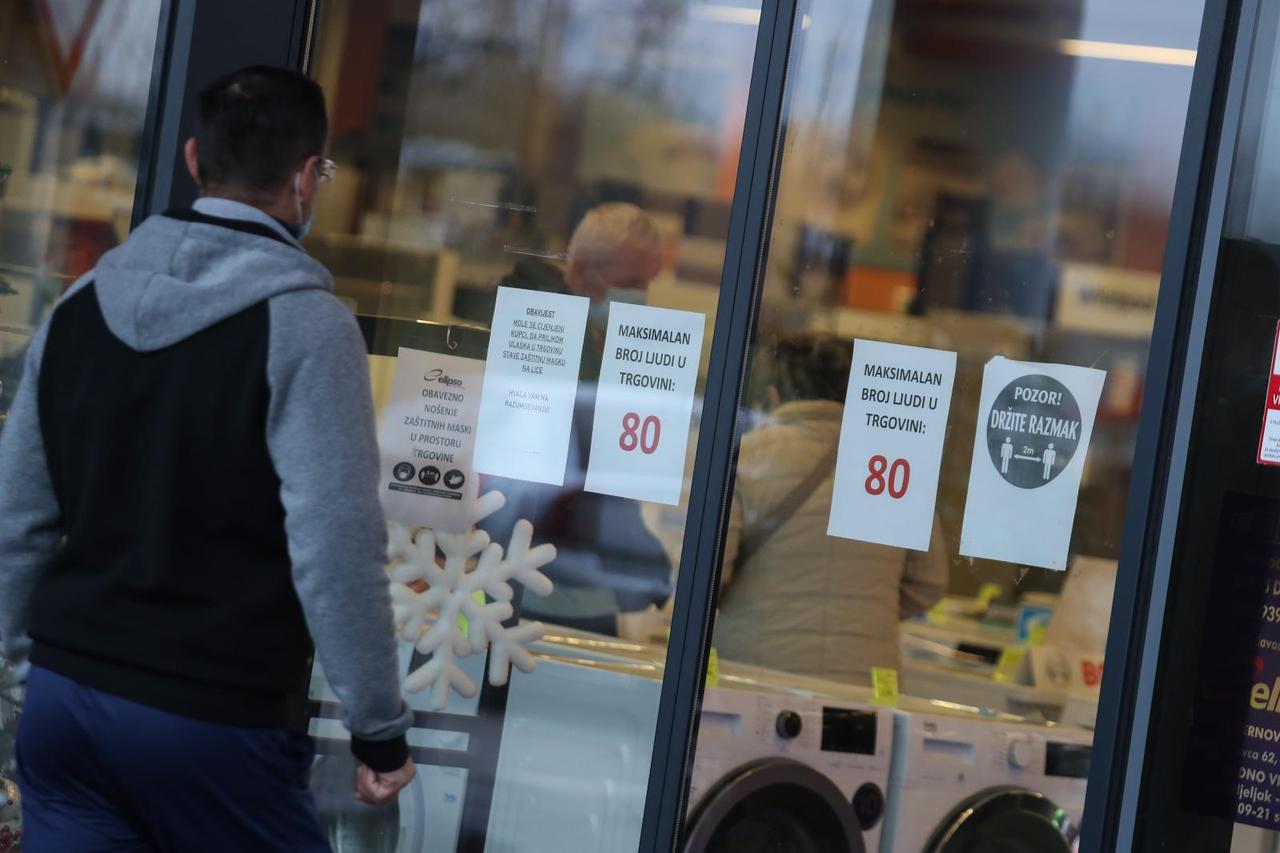 Blagdanske kupovine stvaraju ogromne gužve zbog novih mjera stožera