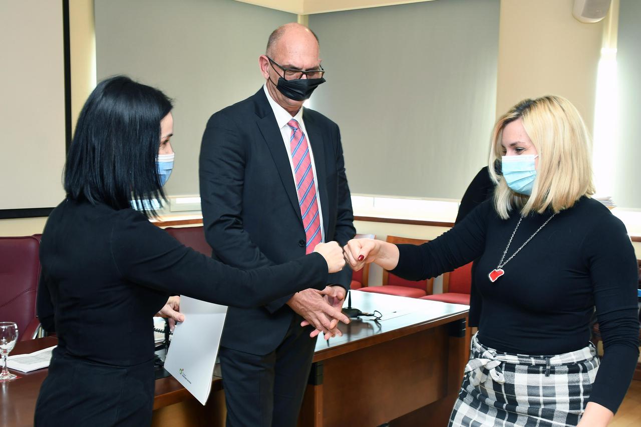 Sisak: Ministrica Marija VUčković dodjelila ugovore iz Programa ruralnog razvoja 