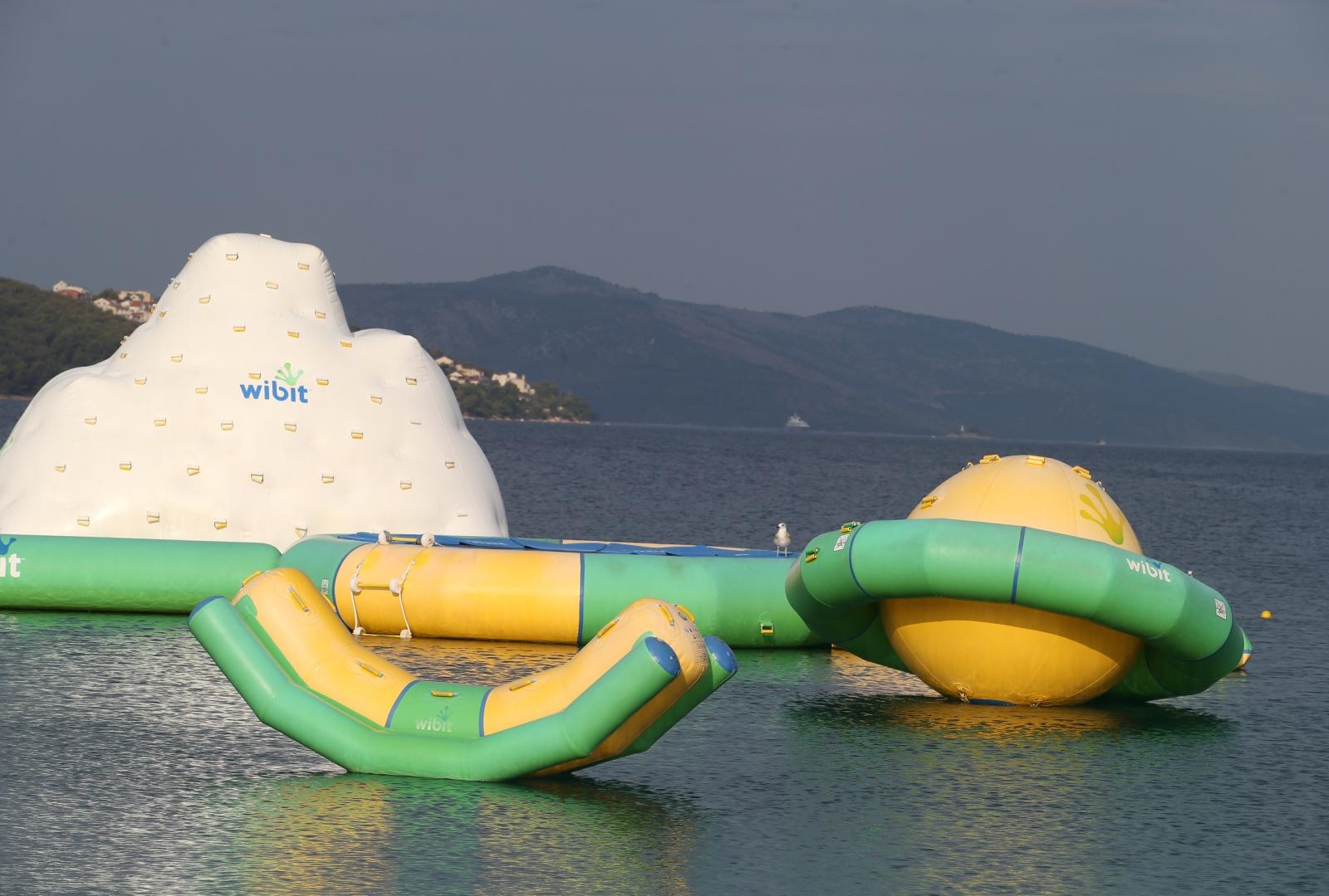 24.08.2020., Ciovo - Plaza u Okrugu Gornjem prije samo nekoliko dana bila je puna turista. Photo: Ivo Cagalj/PIXSELL