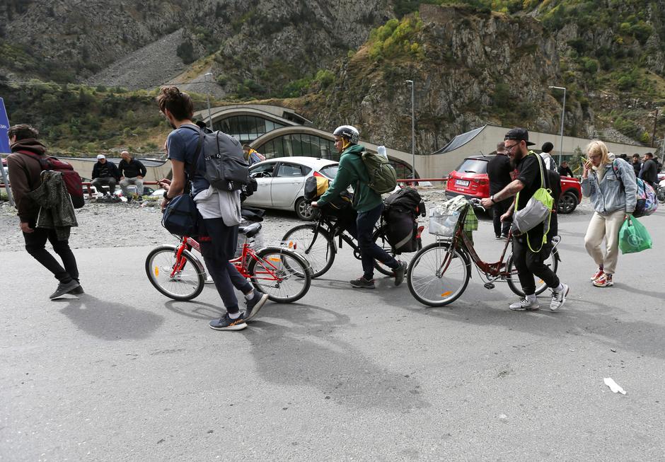 People cross border at Zemo Larsi checkpoint while leaving Russia