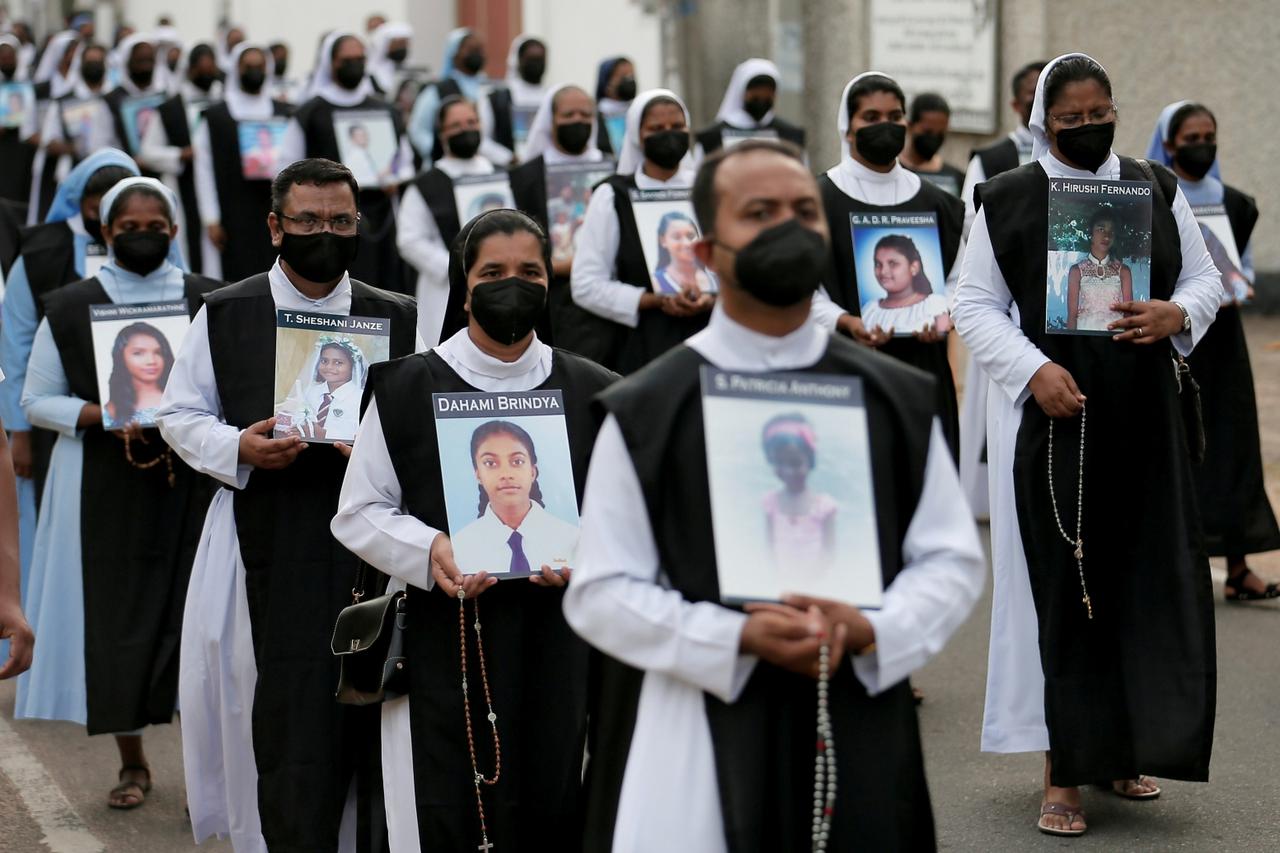 Marš svećenika i časnih sestara u čast žrtava bombaškog napada na crkvu 2019. godine u Šri Lanki