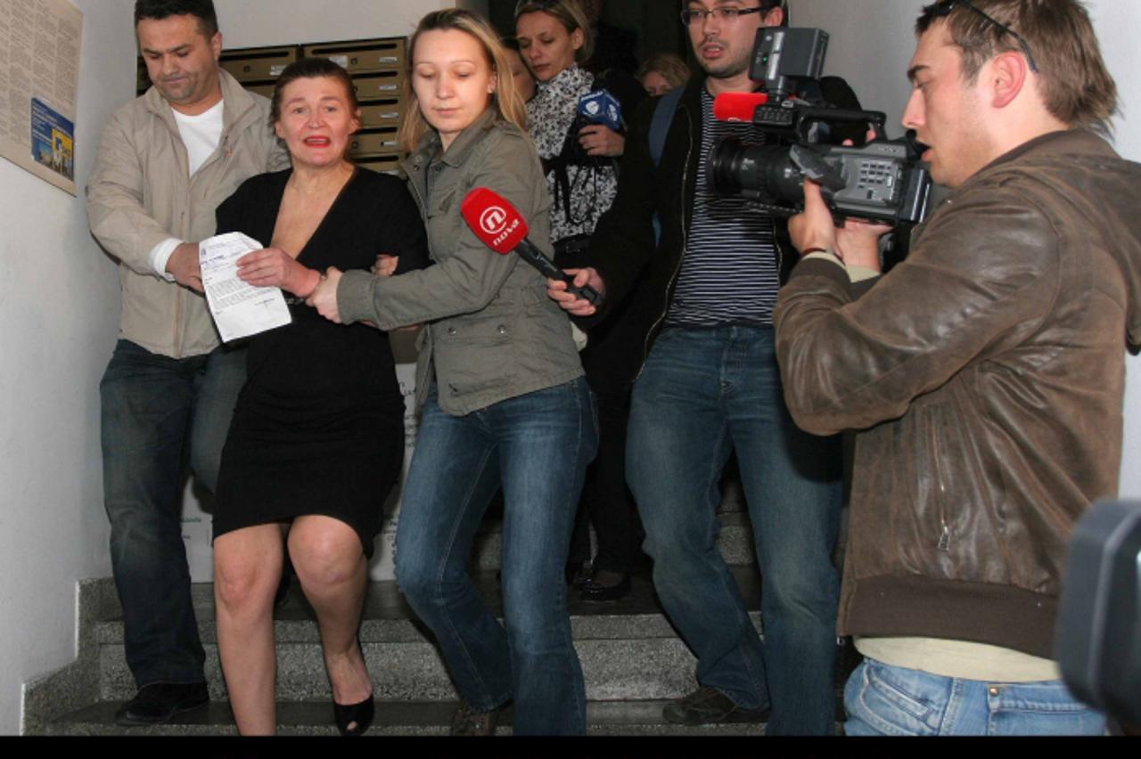 '03.04.2008., Ilica 107, Zagreb - Pokusaj odvodjenja Mirjane Pukanic na prisilno lijecenje u Psihijatrijsku bolnicu Vrapce. Photo: Petar Glebov/PIXSELL'